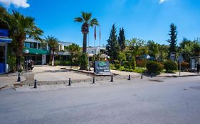 Flora Hotel